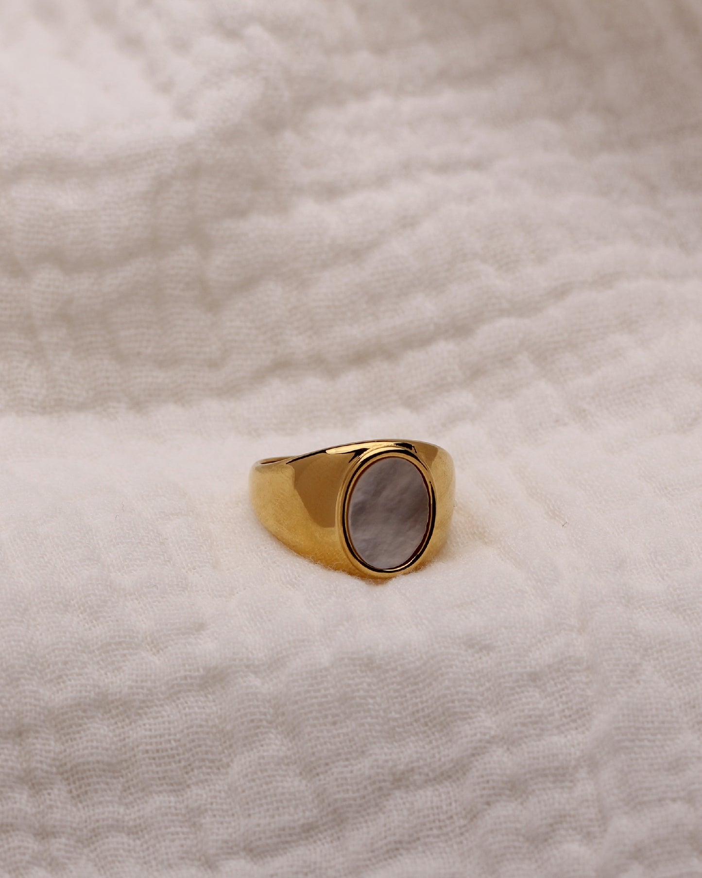 ROMEE SHELL SIGNET RING