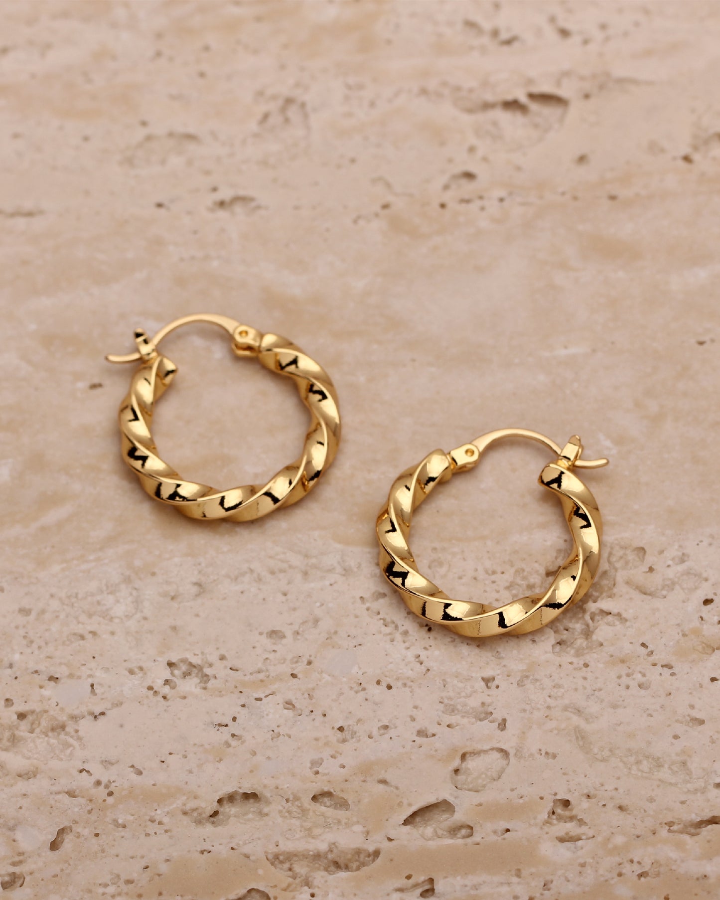 ZOE TWISTED HOOP EARRINGS
