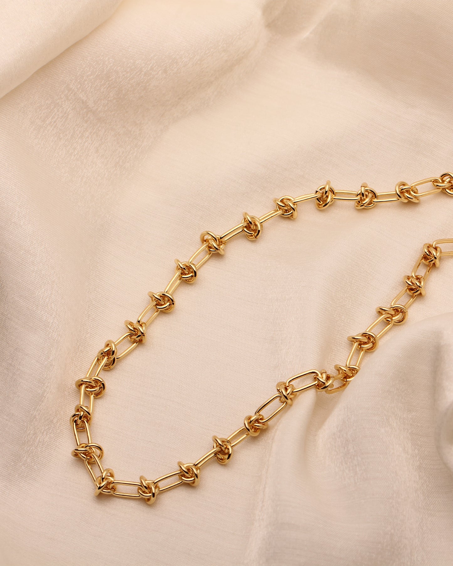 SOLEY KNOTTED LINK NECKLACE