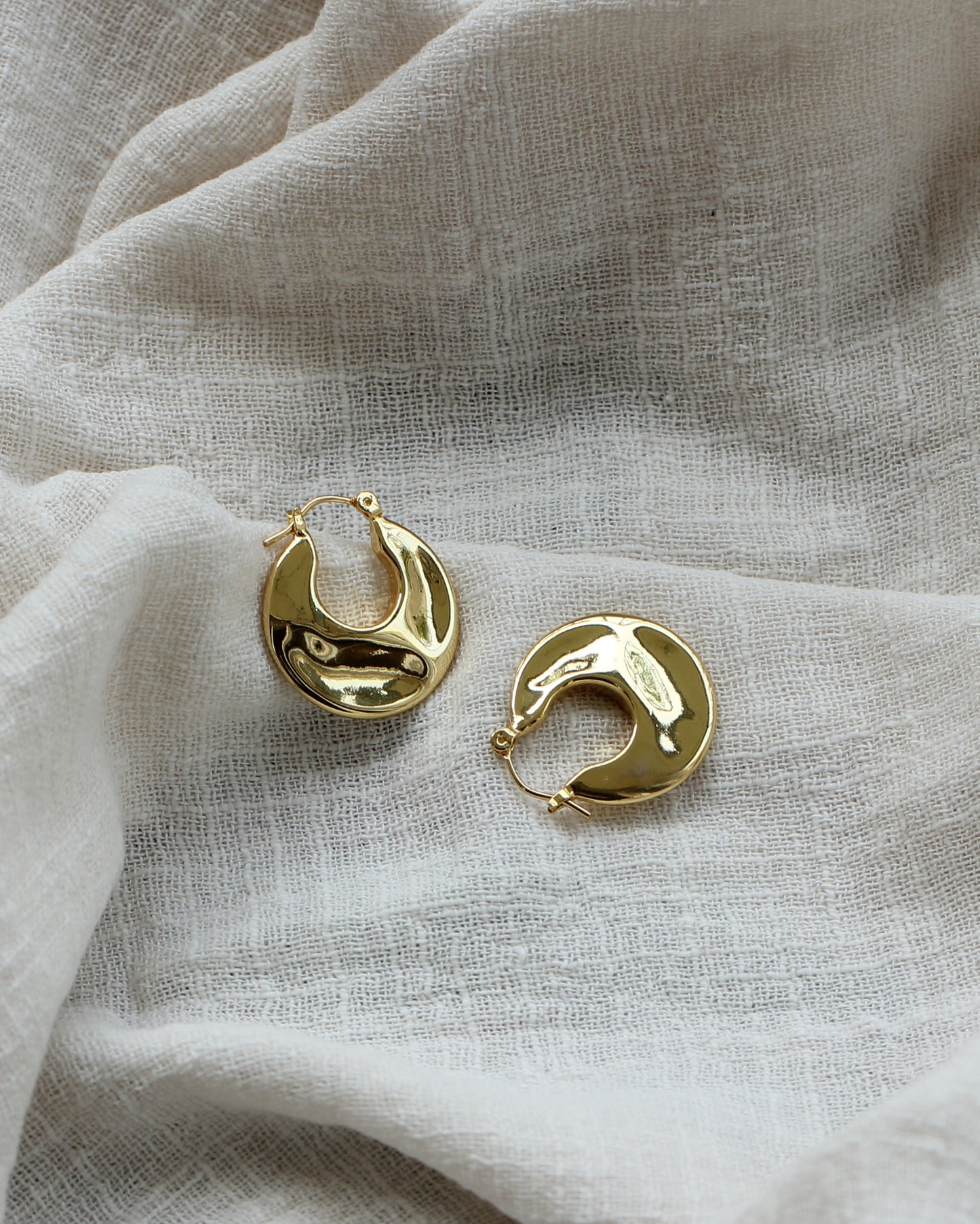 MAHA TEXTURED HOOP EARRINGS