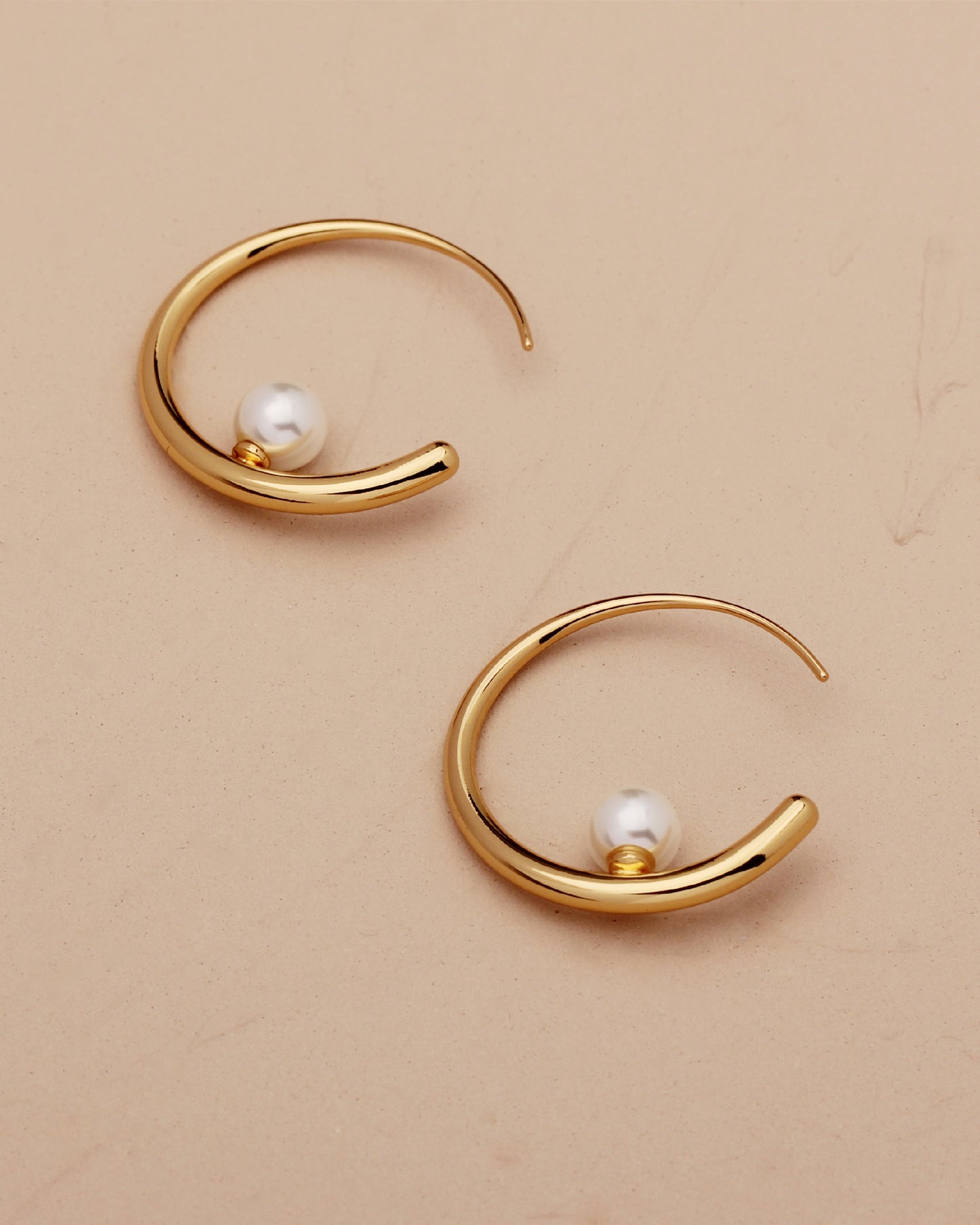 ZAIA PEARL HOOP STUDS