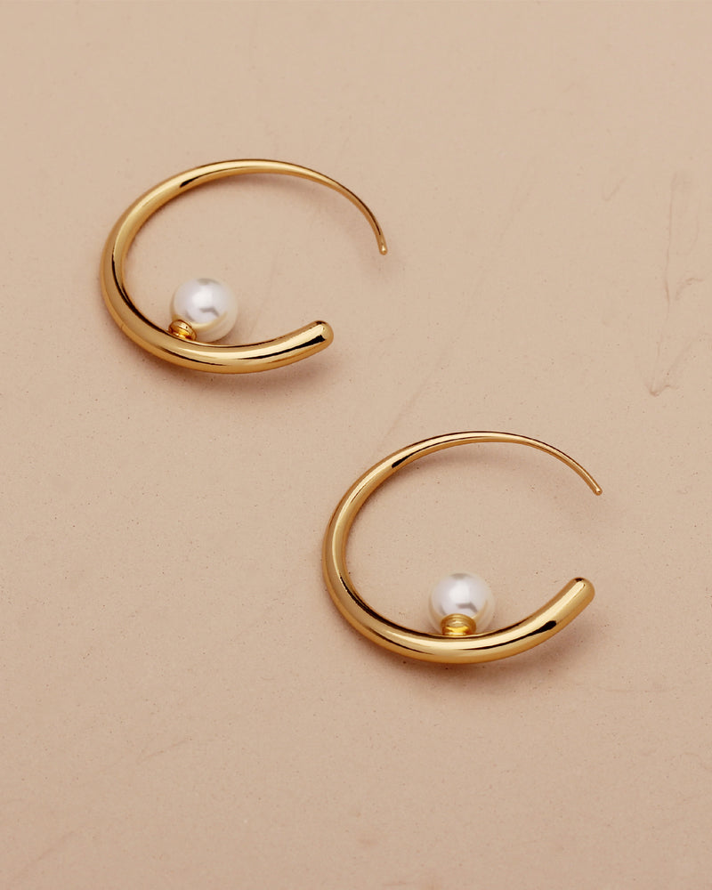 ZAIA PEARL HOOP STUDS