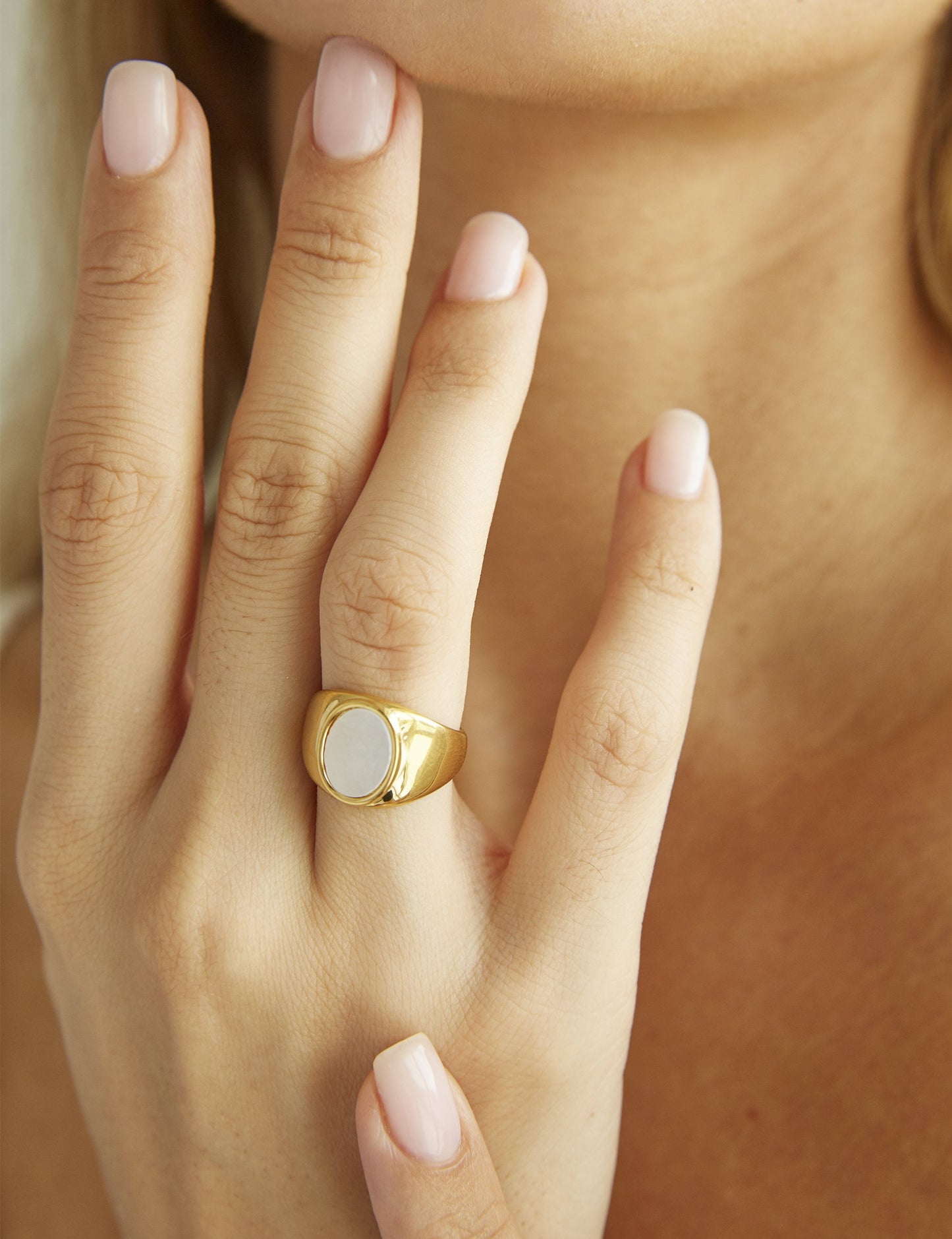 ROMEE SHELL SIGNET RING