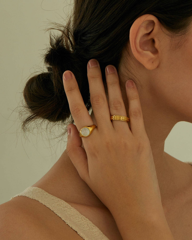 NALLA RIBBED BAND RING