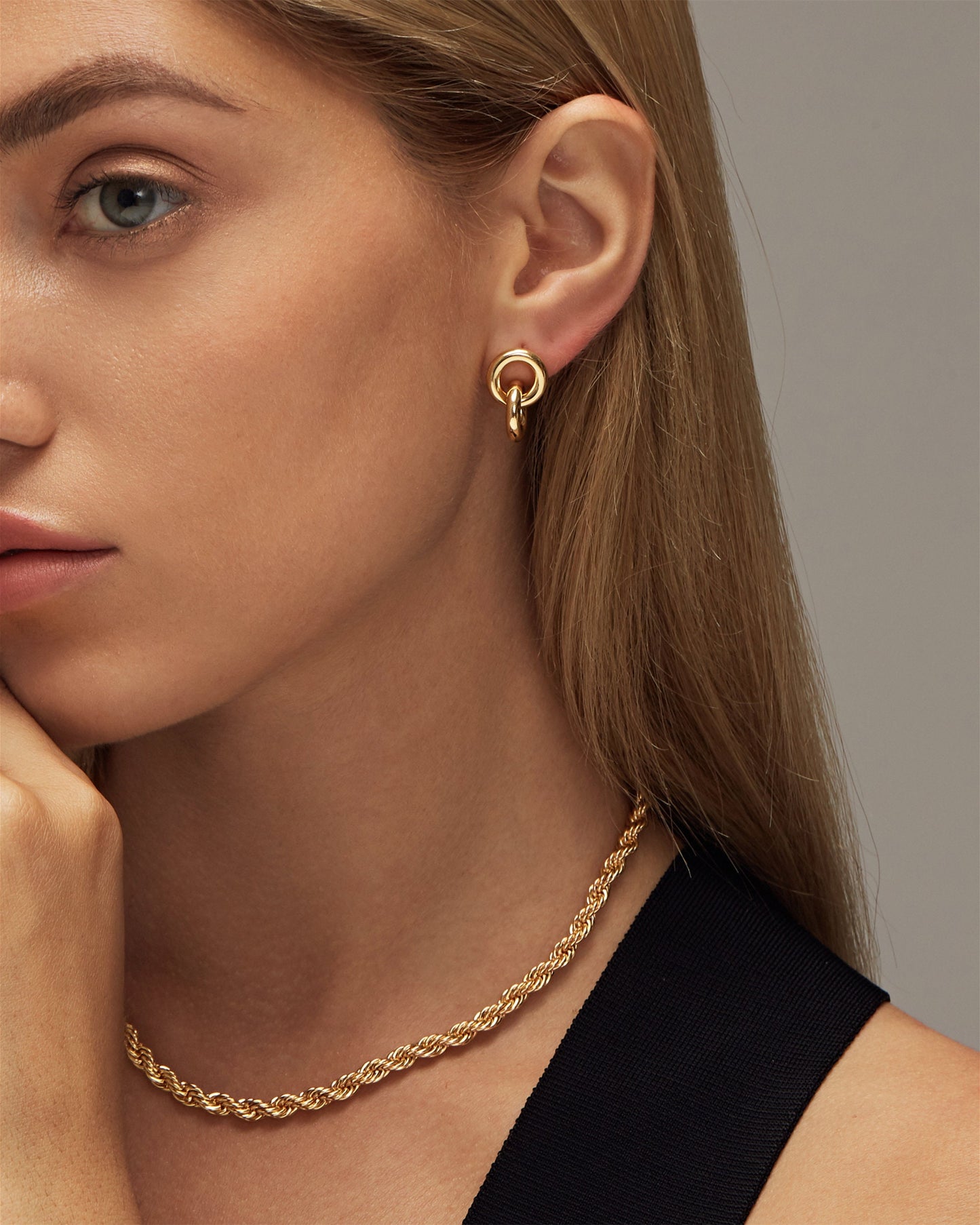 DEA TWO CIRCLE HOOPS