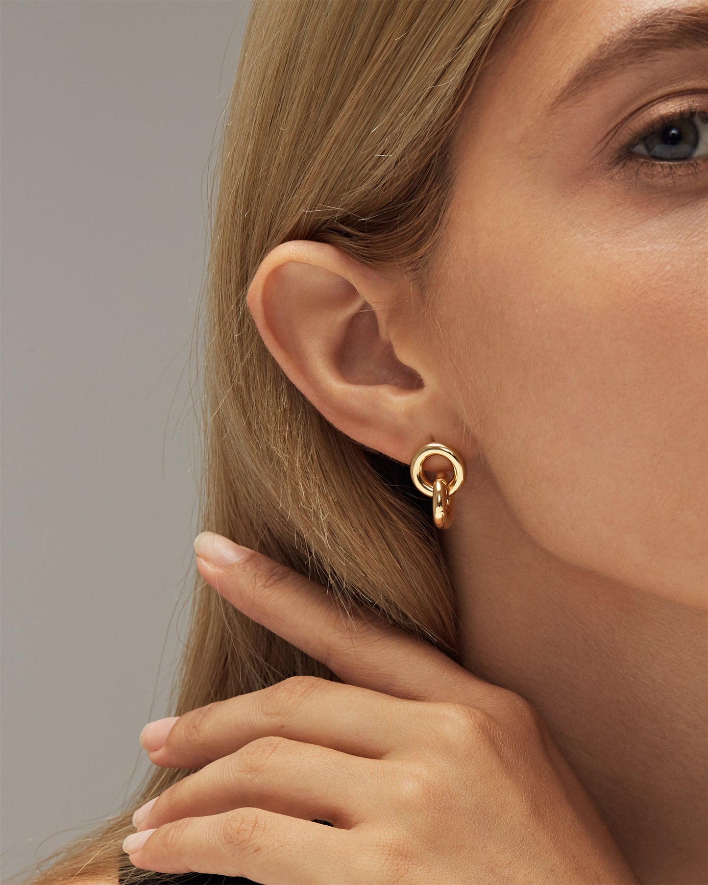 DEA TWO CIRCLE HOOPS