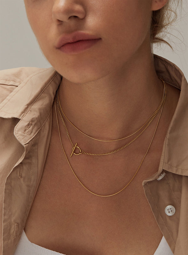 LIERA TOGGLE CLASP NECKLACE