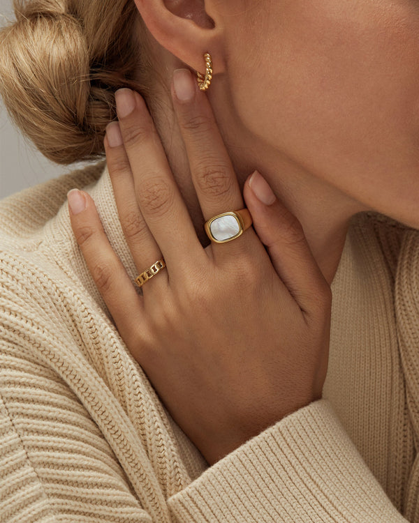 LONA PEARL SHELL SIGNET RING