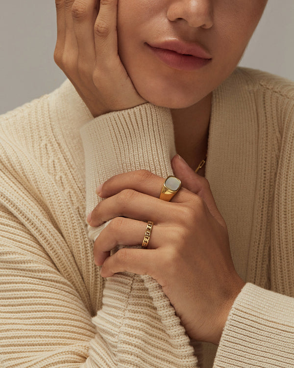 LONA PEARL SHELL SIGNET RING