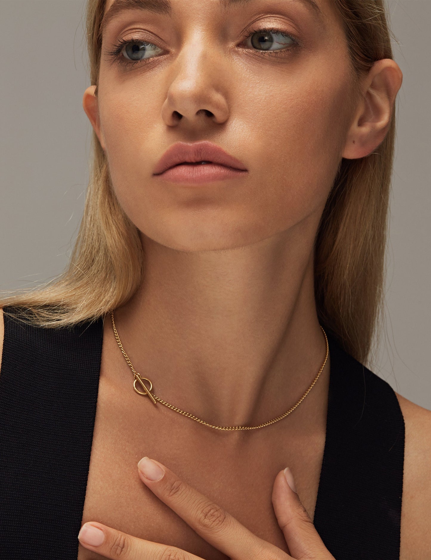 LIERA TOGGLE CLASP NECKLACE