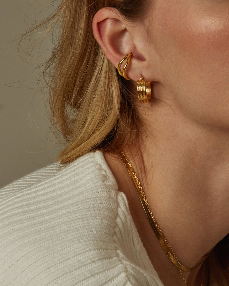 ISABEL RIBBED HOOP EARRINGS