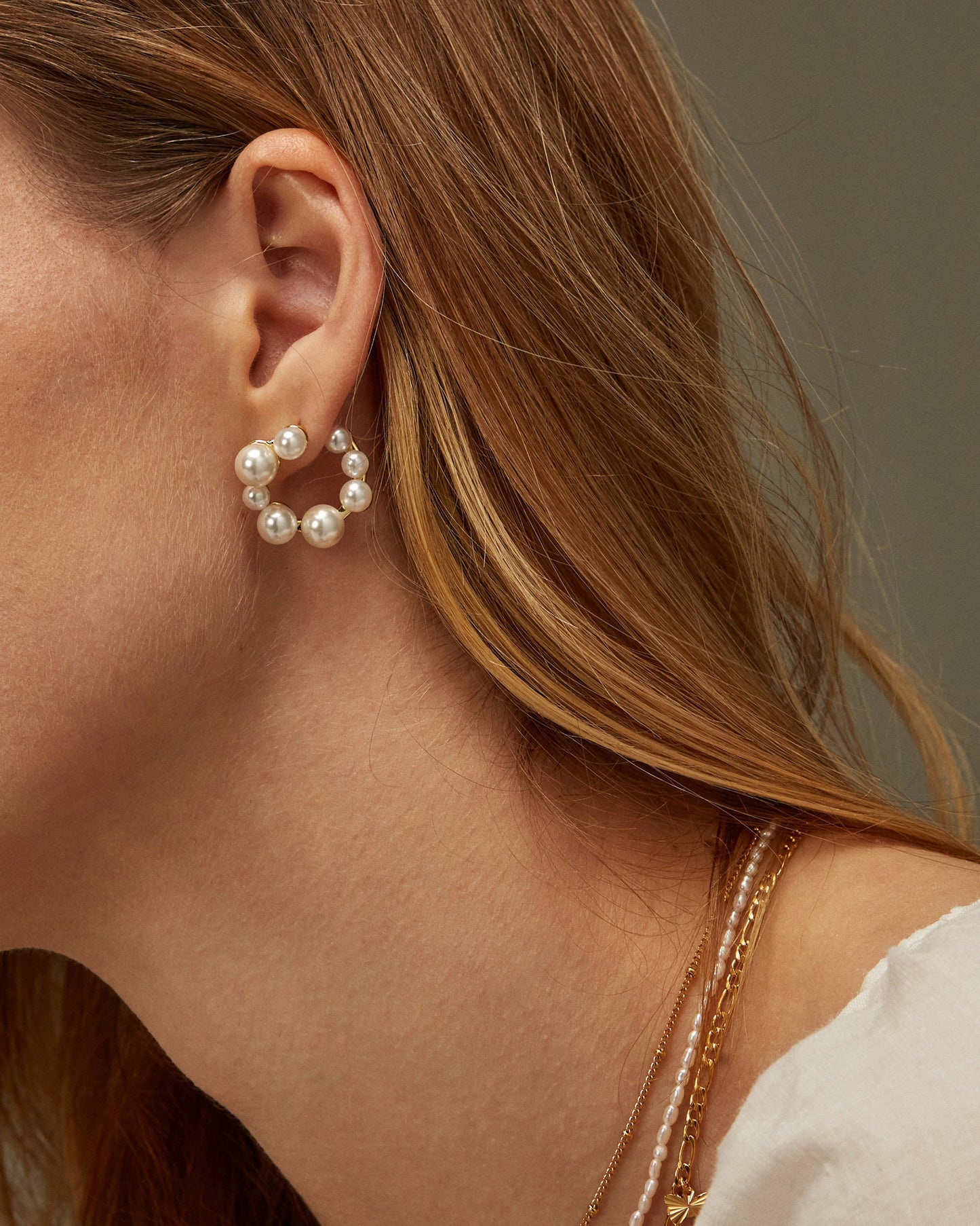 LEA PEARL HOOP EARRINGS