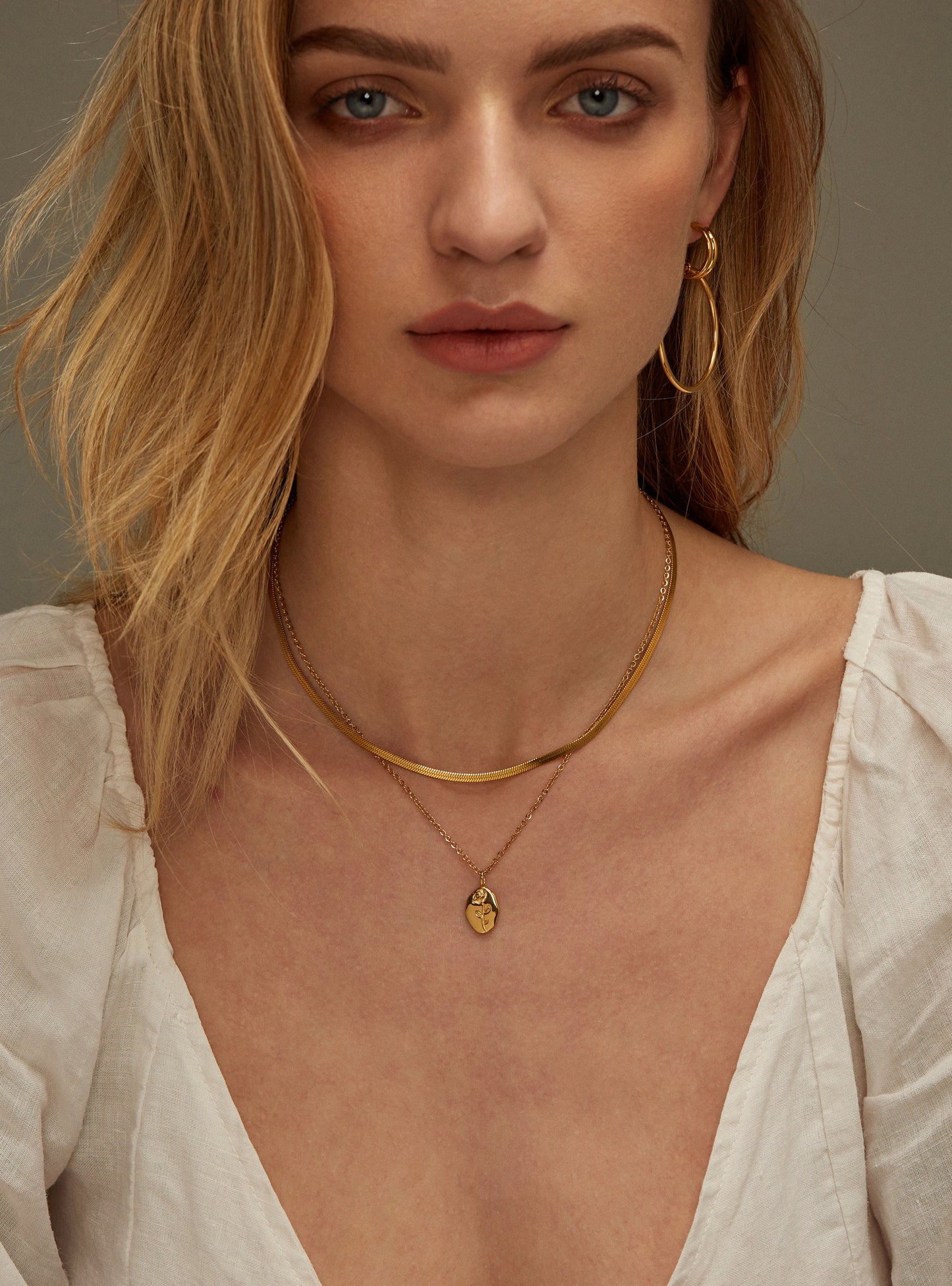 KLOIE FLOWER CHARM NECKLACE