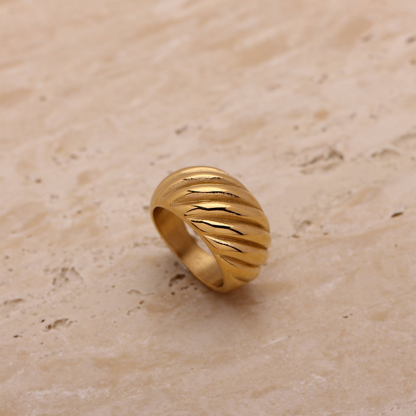 ROXANNE RIBBED DOME RING