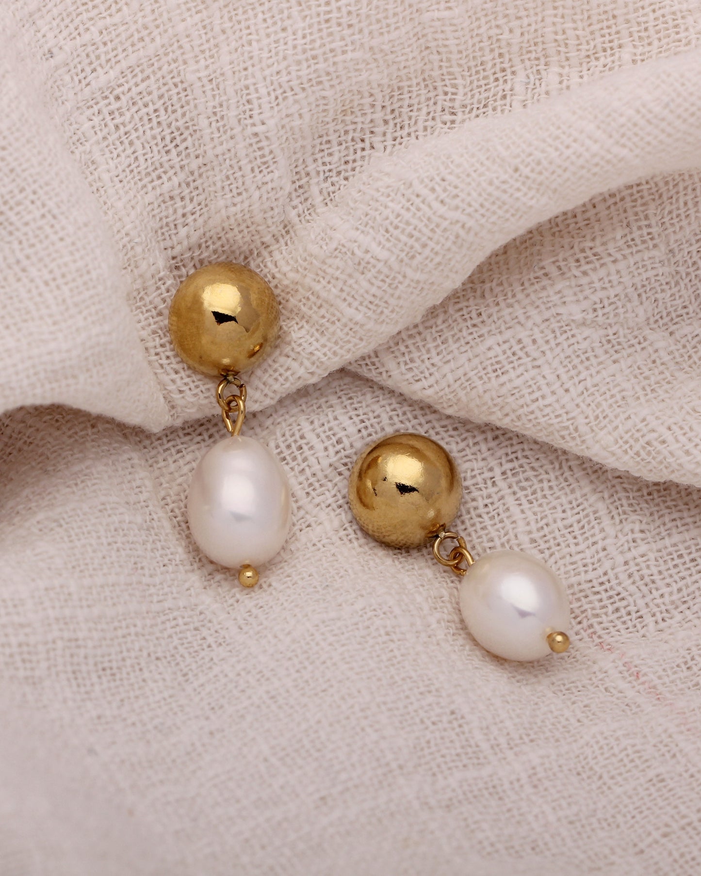 HALEY PEARL EARRIGNS