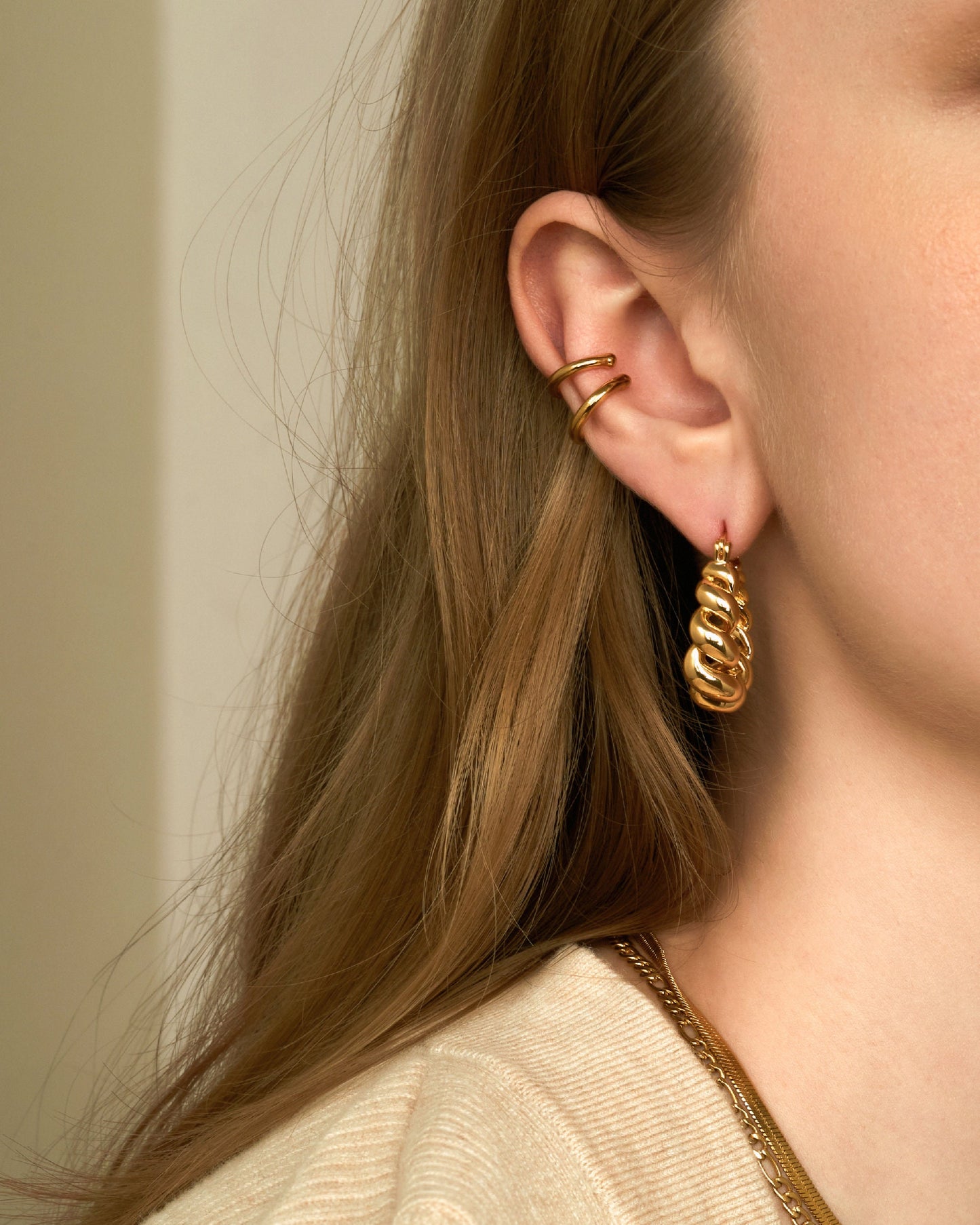 HANNAH CROISSANT HOOP EARRINGS