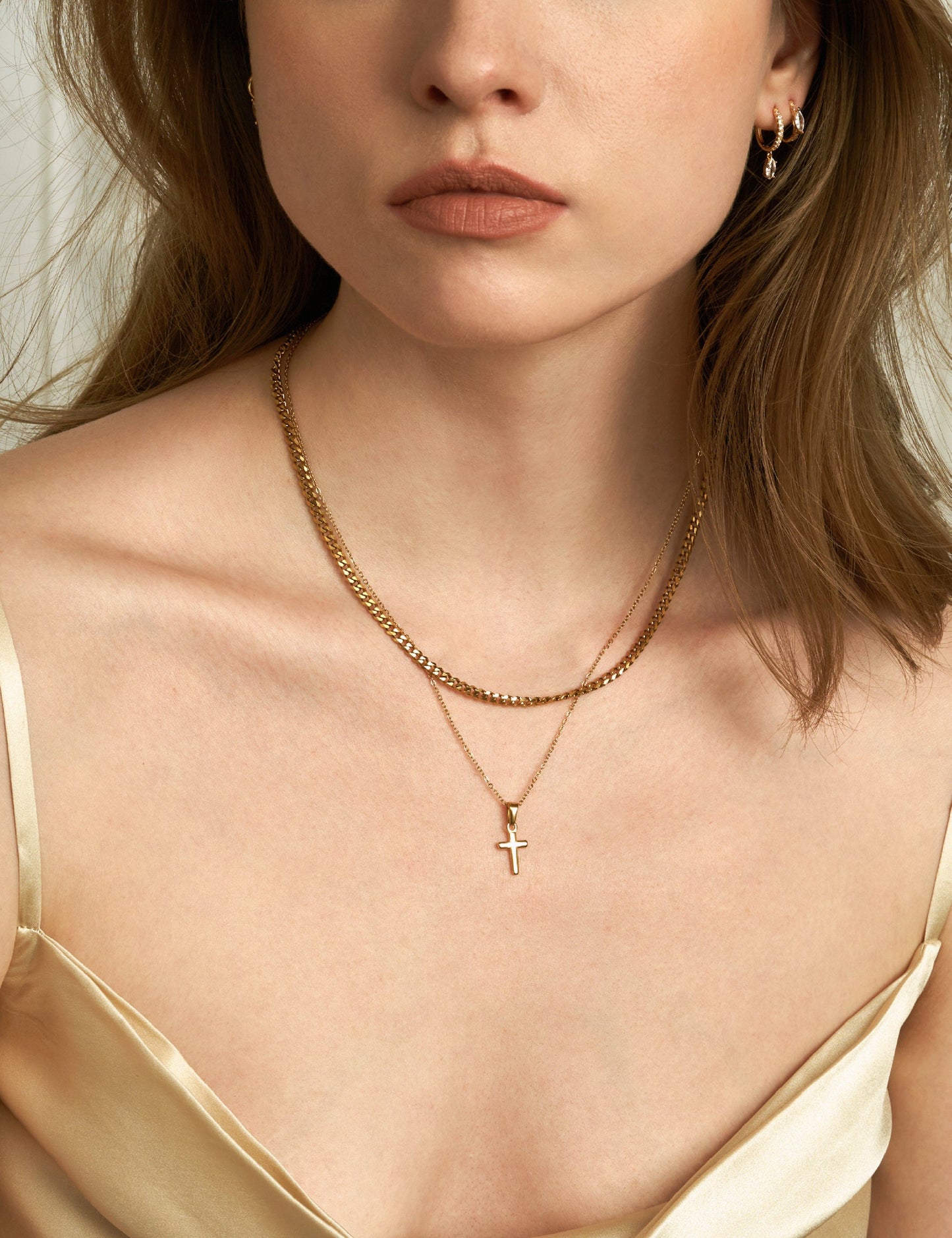 LIA CROSS NECKLACE