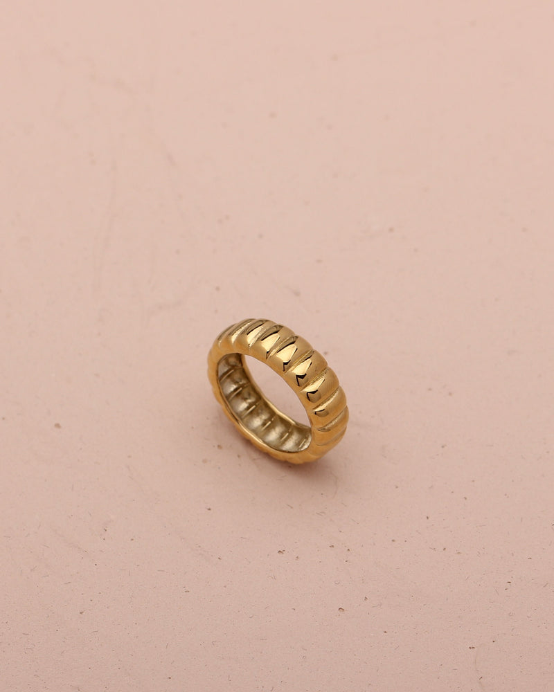 NINA RIBBED RING